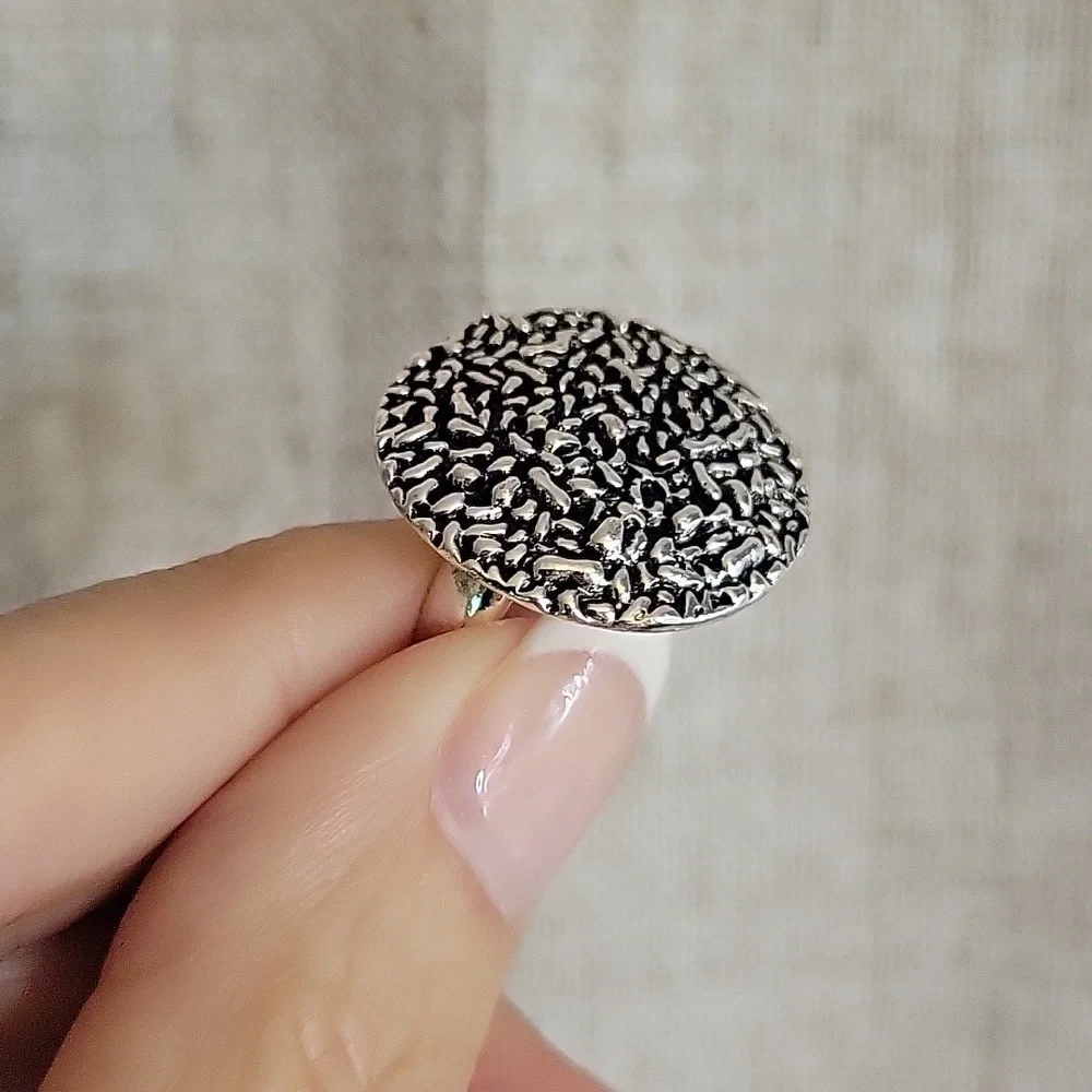PEBBLE TEXTURE STATEMENT RING - Picture 6 of 7
